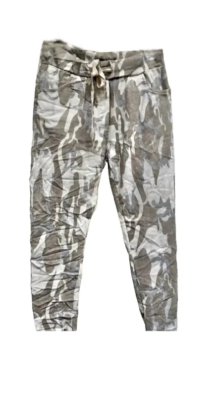 Season Sale Women's Faded Snake Jogger In Camo