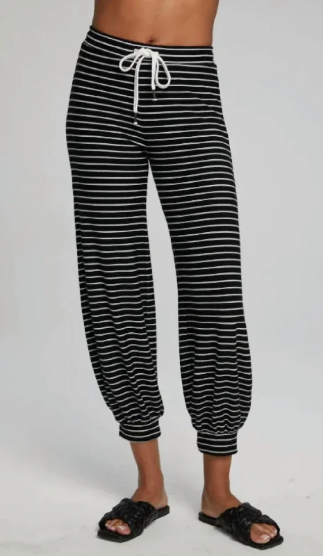 Chic Outfits Weekend Jogger In Black/white Stripe