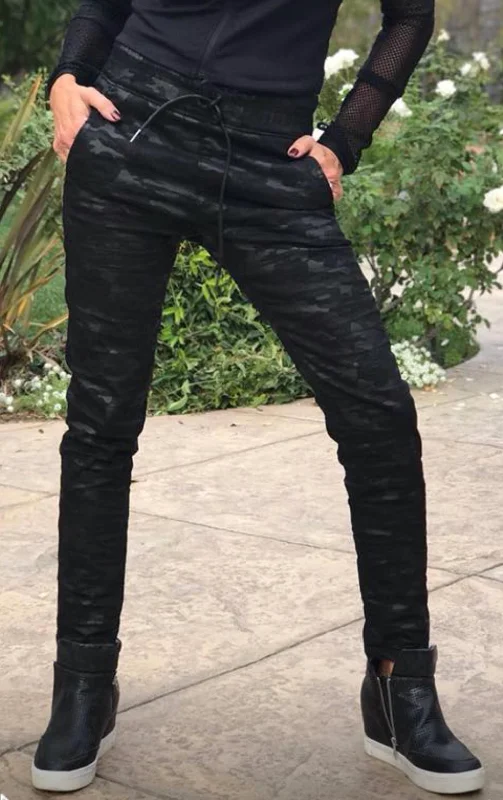 Chic Trend Collection Shely Camo Jogger Pants In Black