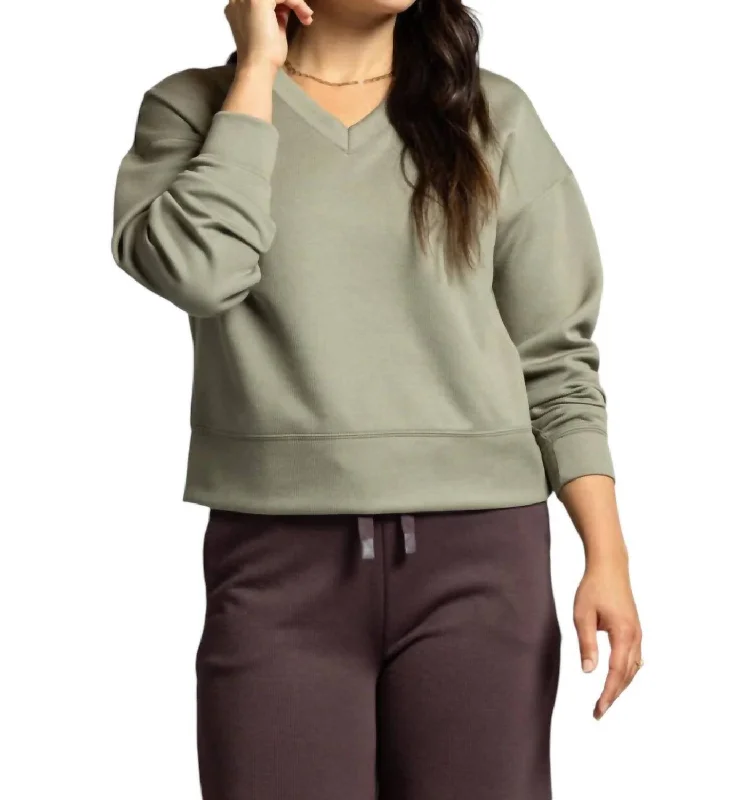 Women's Urban Fashion Martina V-Neck Pullover Sweater In Vetiver Rib