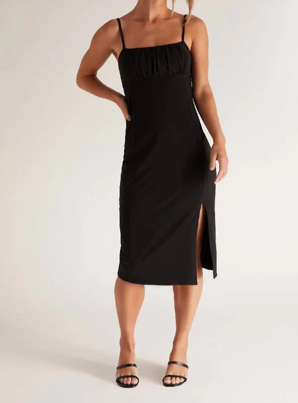 Women's Urban Fashion Brynn Ruched Sleek Dress in Black